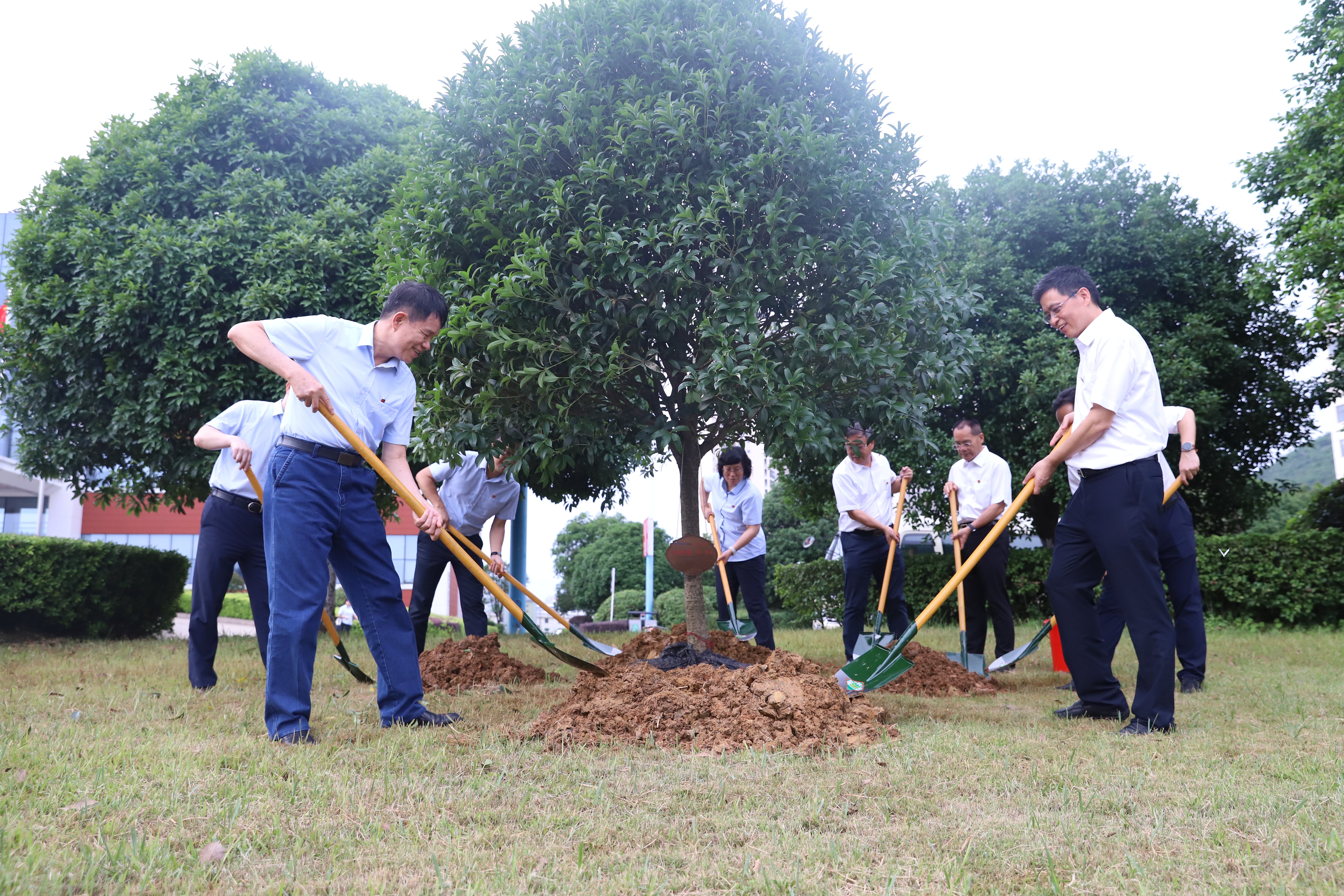 ����ͻ��(�й�)���޹�˾����